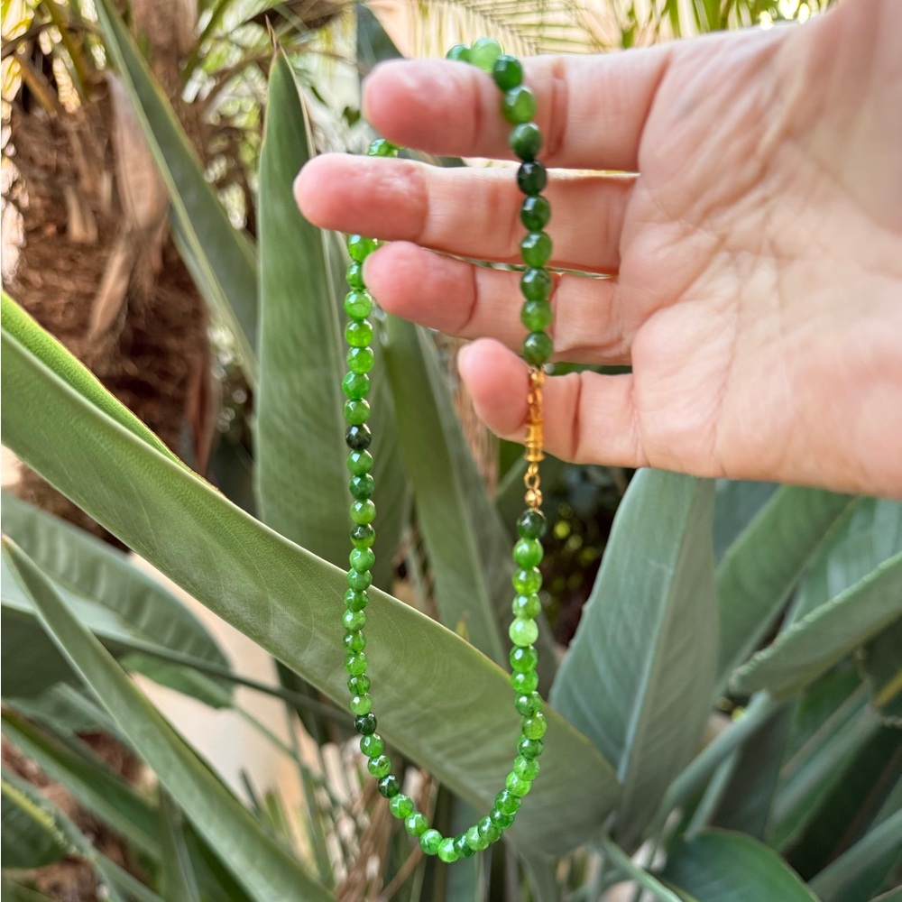Faceted green quartzite bead gold tone choker necklace - Picture 7 of 8